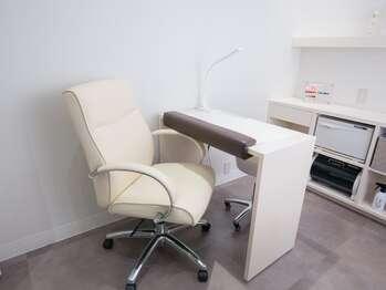 オングレース 阪急17番街店/ハンド施術席