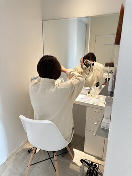 アゲハ(ageha)/最後に髪の毛をお直し/メイク♪