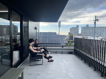 泉大津・和泉府中パーソナルジム/休憩スペースから眺める夕焼け