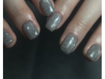 アテ(ate.)の写真/オフィスネイルも◎指先から、洗練された大人の日常♪ダークカラーのシンプルアートで叶えるモードネイル！