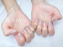ユーネイルズ 恵比寿(Yu.NAILS.)/ラメグラ◎スワロ散りばめアート