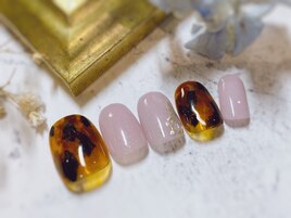 秋ネイルの定番べっ甲ネイル