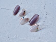 カトルナフ(quatre fois neuf)/くすみブラウンの大人フレンチ