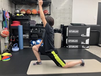 ヨロジム(YOLO GYM)/セルフストレッチ（股関節前面）