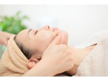 アロマアンドフェイシャルサロン &nbsp;エメシェリー(aimercherie)/ぐいぐい引き上げます！