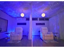施術ルーム☆プラネタリウムのような空間で、自然と眠りに導入