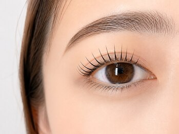 エミーアイラッシュ 大通店(Emii Eyelash)の写真/大人女性向け！仕事終わりに通える時短ケアで、フラットラッシュのナチュラル目元が叶うサロン★