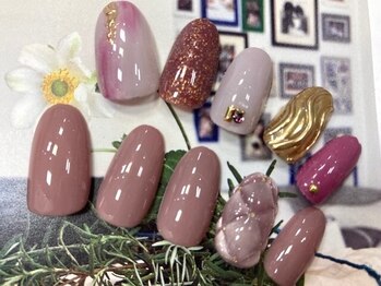 ネイルサロン ガーデン(Nail Salon Garden)の写真/華やかな指先にしたい方もオススメ！豊富なパーツを使用し洗練されたデザインに◎個性をキラリと輝かせて♪