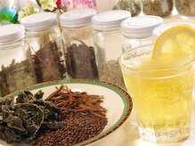 鉄瓶白湯やハーブ茶・酵素ドリンクをご提供。これで代謝が促進♪