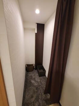 クルー ジム24(CREW GYM24)/ふかふか絨毯の更衣室