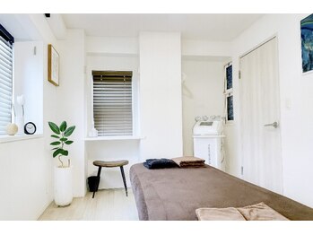 ジェイミープラス 表参道(J‘aimee +)/白を基調とした落ち着いた雰囲気