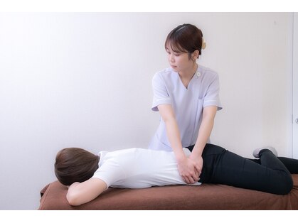 小顔矯正と姿勢矯正と骨盤矯正が評判の女性専門整体院 江坂駅前店の写真