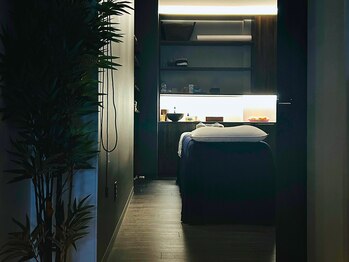 フリージア(Freesia)の写真/【24時まで営業】完全個室で心身を整える夜のリトリート。お仕事帰りのリセットにも。