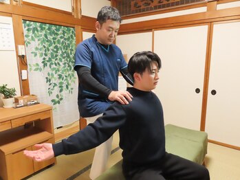 さかい整体院/背中の施術