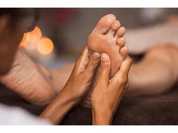 ドライヘッドスパ・整体 Salon PUlette 大崎店の写真/【冷えやむくみが気になる方に】かっさ使用★足裏との反射区・リンパを刺激し全身の巡り改善＆リフレッシュ
