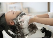 ネムリ(NEMURI)/7.施術（濃密泡シャンプー）