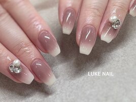 グラデーションビジューネイル