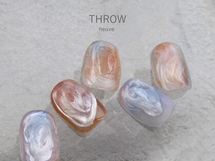 スロウヌーヴ(THROW neuve)の写真
