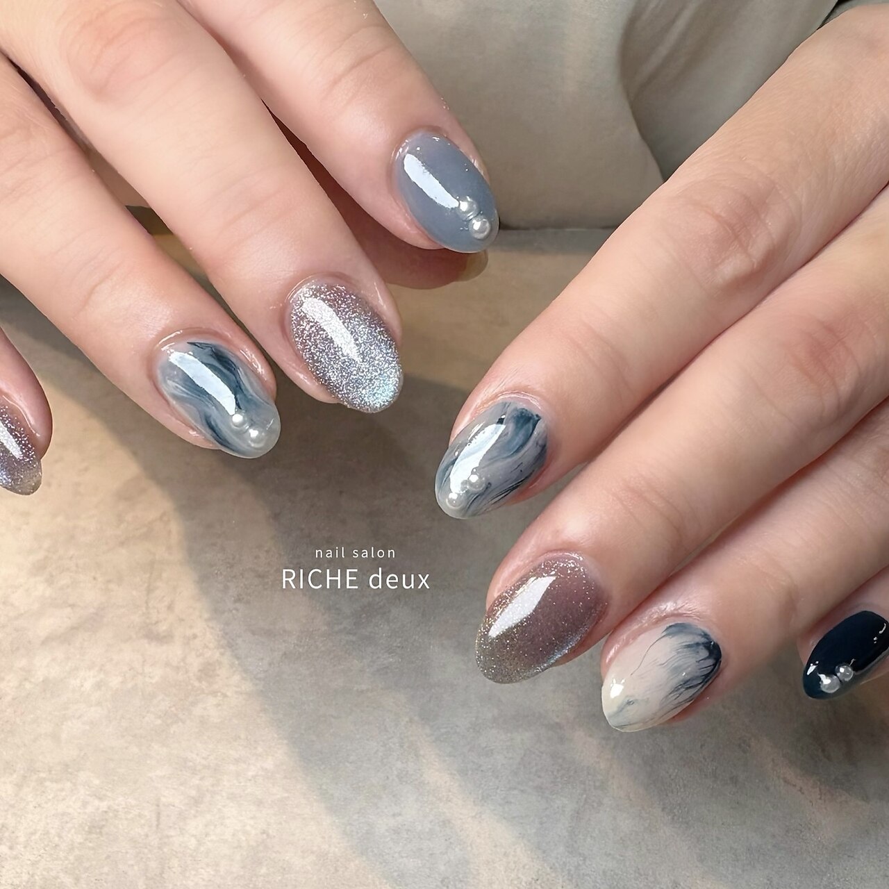 2025年-2026年冬トレンド】くすみブルーのネイルデザイン集｜人気順｜3
