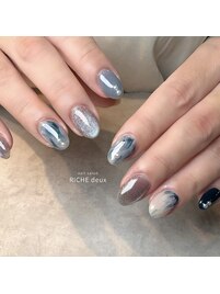 くすみブルーのニュアンスネイル