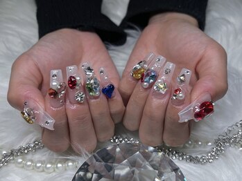 レヴィア(Revia)/カラフルビジューネイル