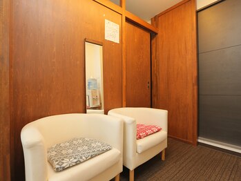 しまだ整体院/待合スペースも落ち着いた雰囲気