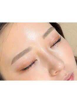 ナチュラル上品な目元にしたい