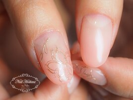 ゴールドラインでフラワーネイル