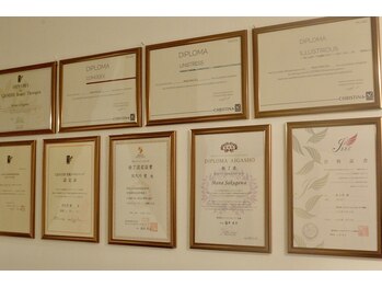 リア(Li’a)/多数の美容関連資格取得済み