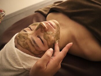 ルオン(Luon.)/【ハーブピーリング施術風景】