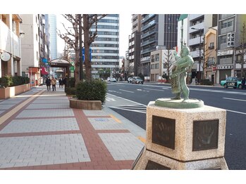 ポーラエステサロン ラ メール営業所/点々と力士たちが迎えてくれます