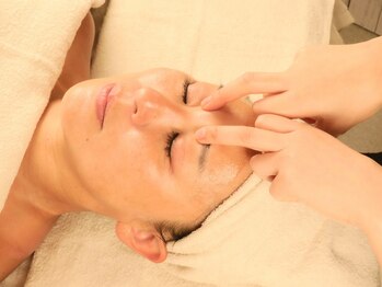 ロータス ビューティー(LOTUS Beauty)の写真/お顔のむくみ、エラの張り、顎下のお肉が気になる方に♪憧れのスッキリフェイスラインを実現いたします！