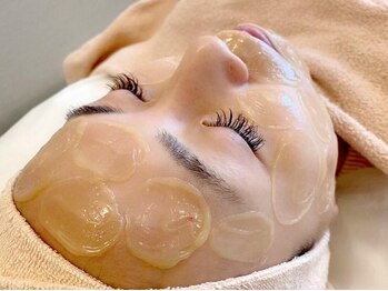 ジジ(JIJI)の写真/【つるんとむき卵肌☆】天然成分高配合"艶肌WAX"で肌質改善◇高保湿生パック付きで潤い輝く美肌に…♪