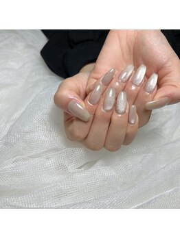 ベージュマグネットネイル