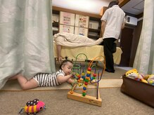 子育てママの整体サロン/施術中のお子様の様子
