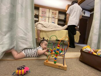 子育てママの整体サロン/施術中のお子様の様子