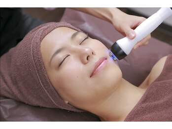 アロマリーフ 荻窪(Aroma Leaf)の写真/【小顔リフトアップ】ハイパーナイフでフェイスラインをスッキリ引き締め、小顔効果を実感！