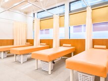 ながの駅前BJ整骨院の雰囲気（【プライバシーに配慮】お隣のベッド間でカーテンで仕切りあり♪）