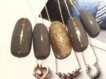 ネスト(Nest)/ラインテープゴールドネイル