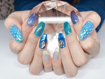 エクラン(ecrin)の写真/【アートニュアンスし放題9000円】綺麗な海を思わせる人魚ネイル☆色鮮やかな季節ネイルお任せください♪