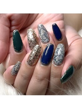 モモ(Momo)/パイソンネイル