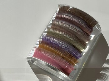 エニー アイラッシュ(enny eyelash)の写真/"ちょっとだけ変えたい"が叶う。目元に忍ばせる、大人のニュアンスカラー。