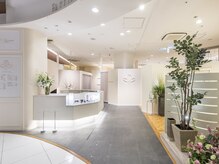 イーズ ミュゼ  ららぽーと横浜店の雰囲気（レモンボトル/ピーリング/小顔/毛穴/たるみ脂肪分解サイズダウン）