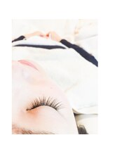 メロウアイラッシュ(mellow eyelash)/目を閉じた状態※120本（両目）