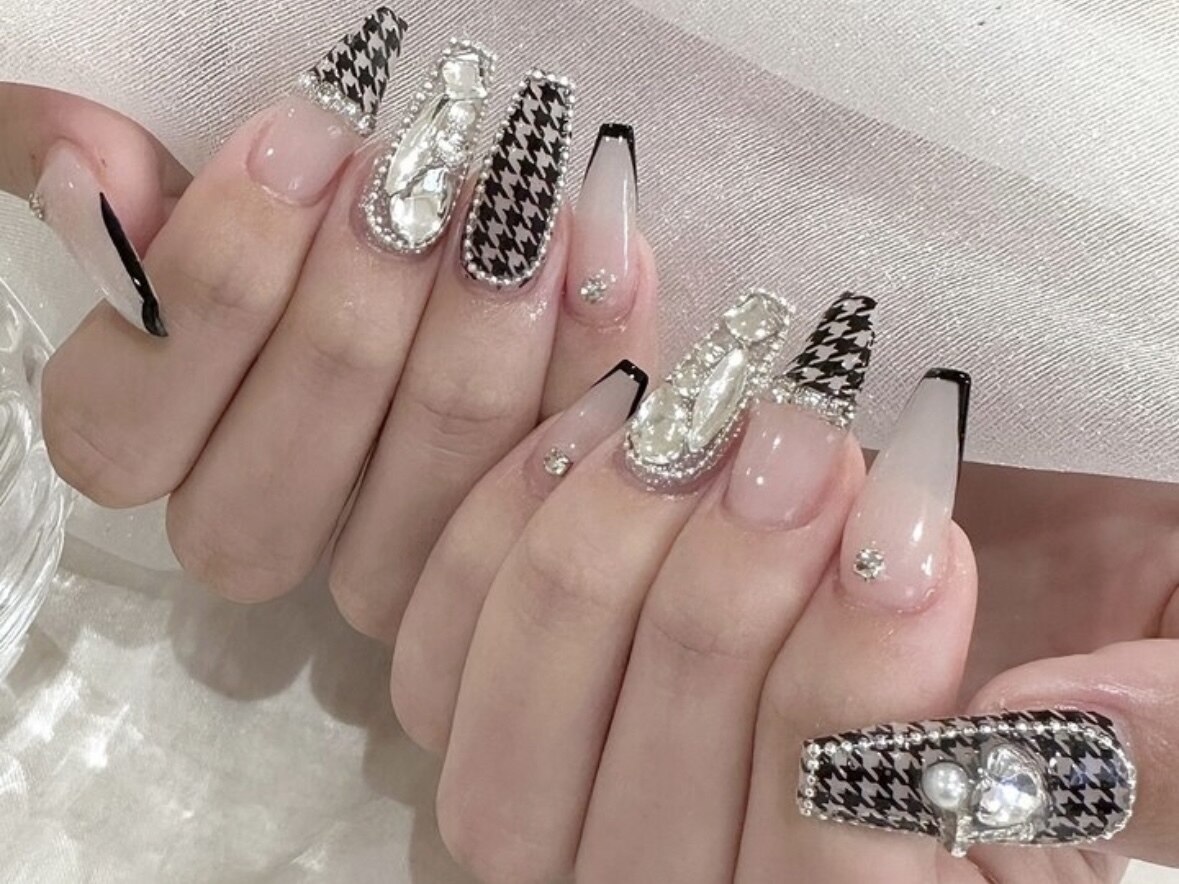 2025年-2026年冬トレンド】千鳥のネイルデザイン集｜人気順