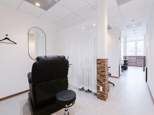 プラスエイト 渋谷店/眉スタイリングの施術ブース♪