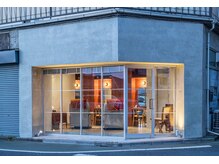 ルーラ まつげ(LAURA)/柔らかい陽射しが注ぐ店内