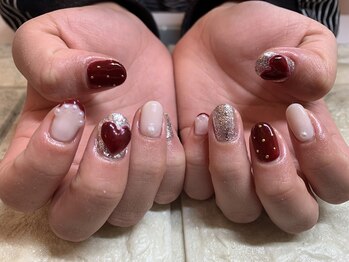 ハートのぷっくりネイル