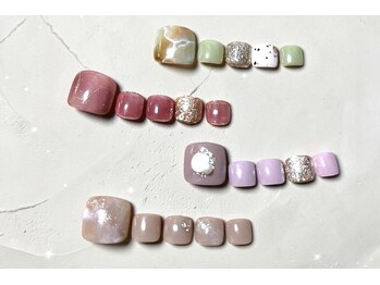 アイリス(iris)の写真/サンダル映え◎上品に華やぐフットネイルで、足元まで抜かりなく！