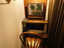 お着替えご用意があります簡易ですがパウダールームございます